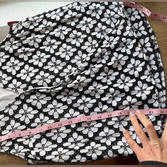 Anthropologie Maeve Coralie Black and White Floral Eyelet Wrap Tank Top size 4 - Picture 7 of 7